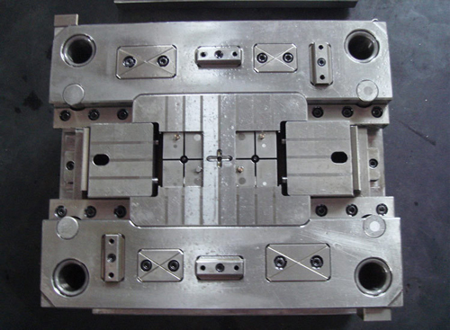 注塑模具廠如何挑選是模具生産最重要的一步