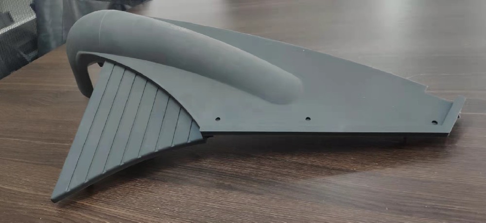 塑料産品兩側變形的原因分析